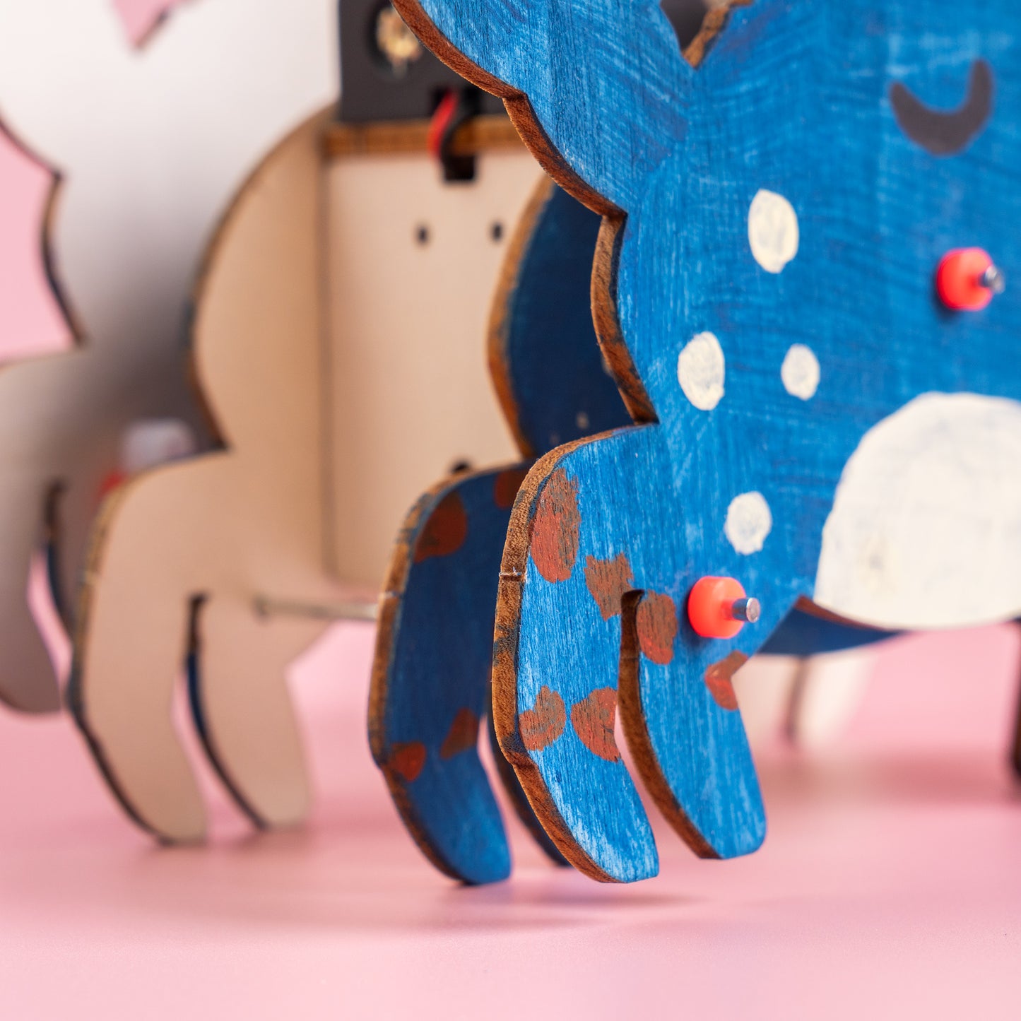 ST080 Sound-Activated Walking Crab STEM Kit